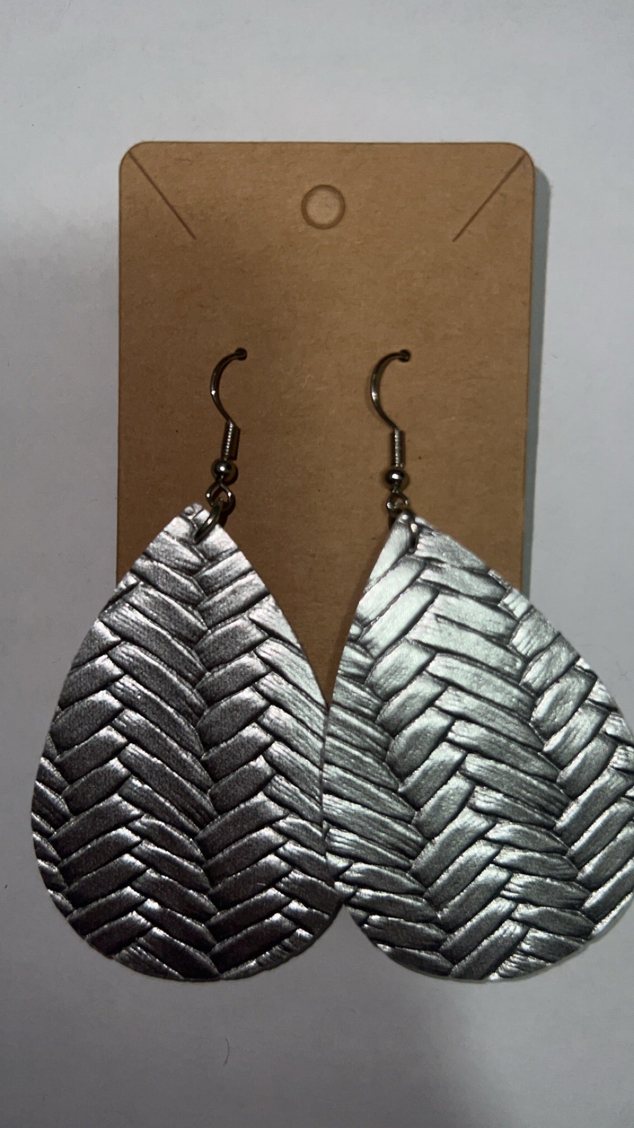 Silver Teardrop Leaf Pattern Earring